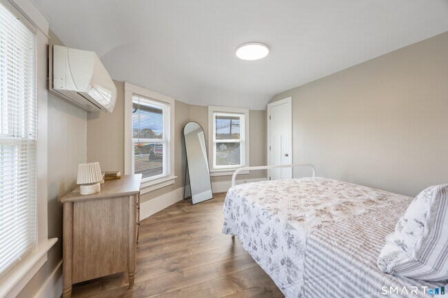 Building Photo - 3 Main St