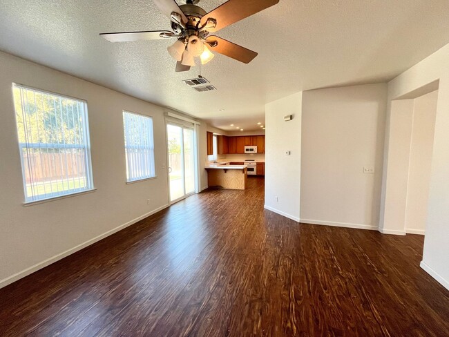 Building Photo - Merced: $2200 3 bed 2.5 bath two story hom...