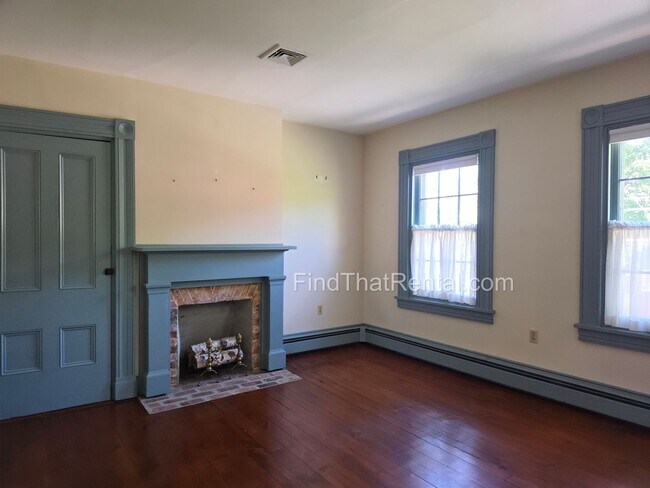 Building Photo - COMING SOON! Gorgeous historic downtown Carlisle rental with fenced yard, pond, balcony, and hard...