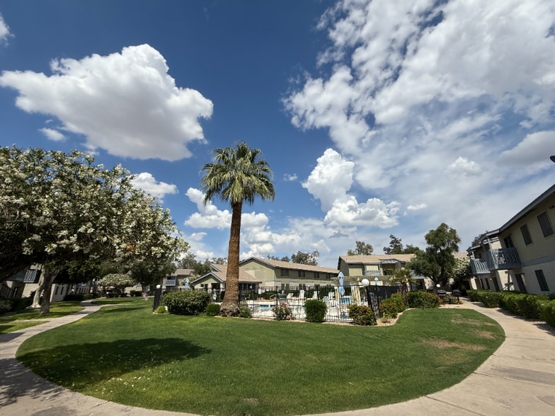 Building Photo - 9231 N 99th Ave