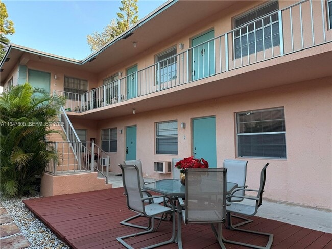 Building Photo - 10 SE 9th Ave