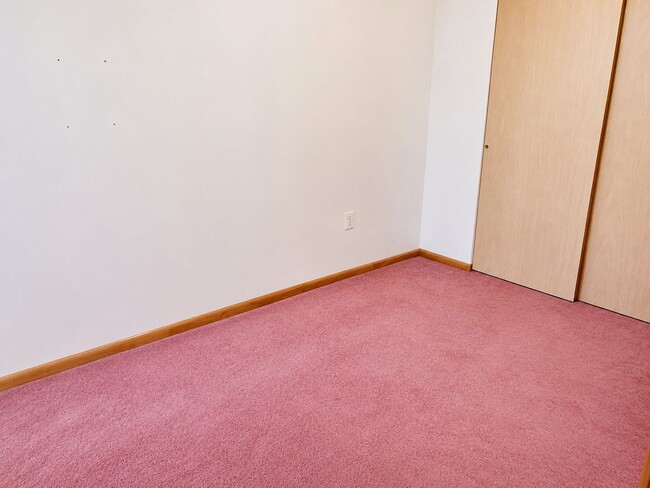 Building Photo - Three-Bedroom Graduate Hospital Home with Finished Basement and Private Patio