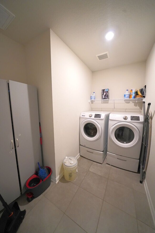 Building Photo - Gorgeous First-Time Rental in Saint Hedwig (SCUCISD) Rental Commission: $500