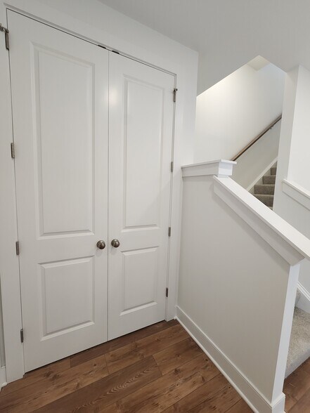 Building Photo - 120 Main St