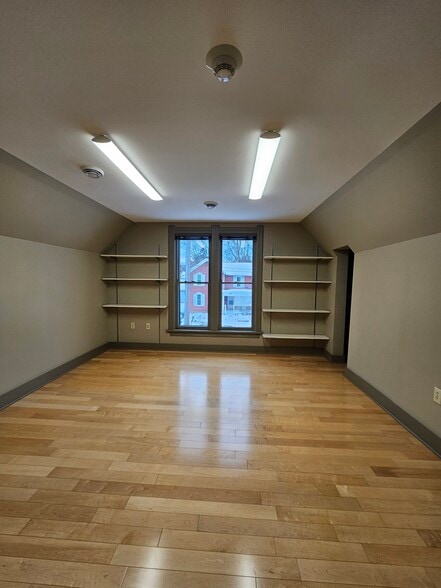 Room 201 - bedroom with walk in closet - 206 N Charles St