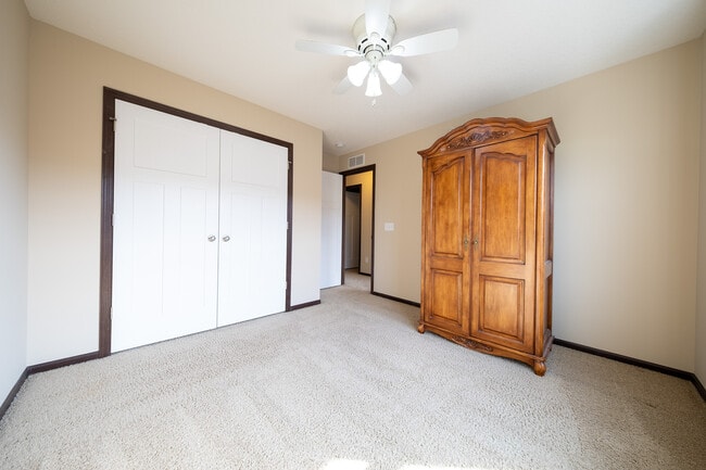 Building Photo - 9690 Independence Cir
