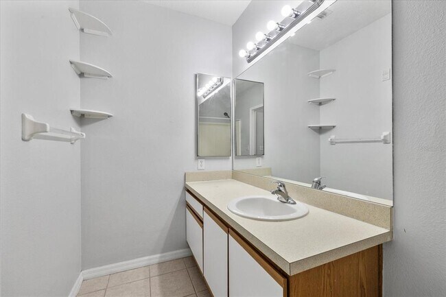 Building Photo - 9621 Lakedale Way