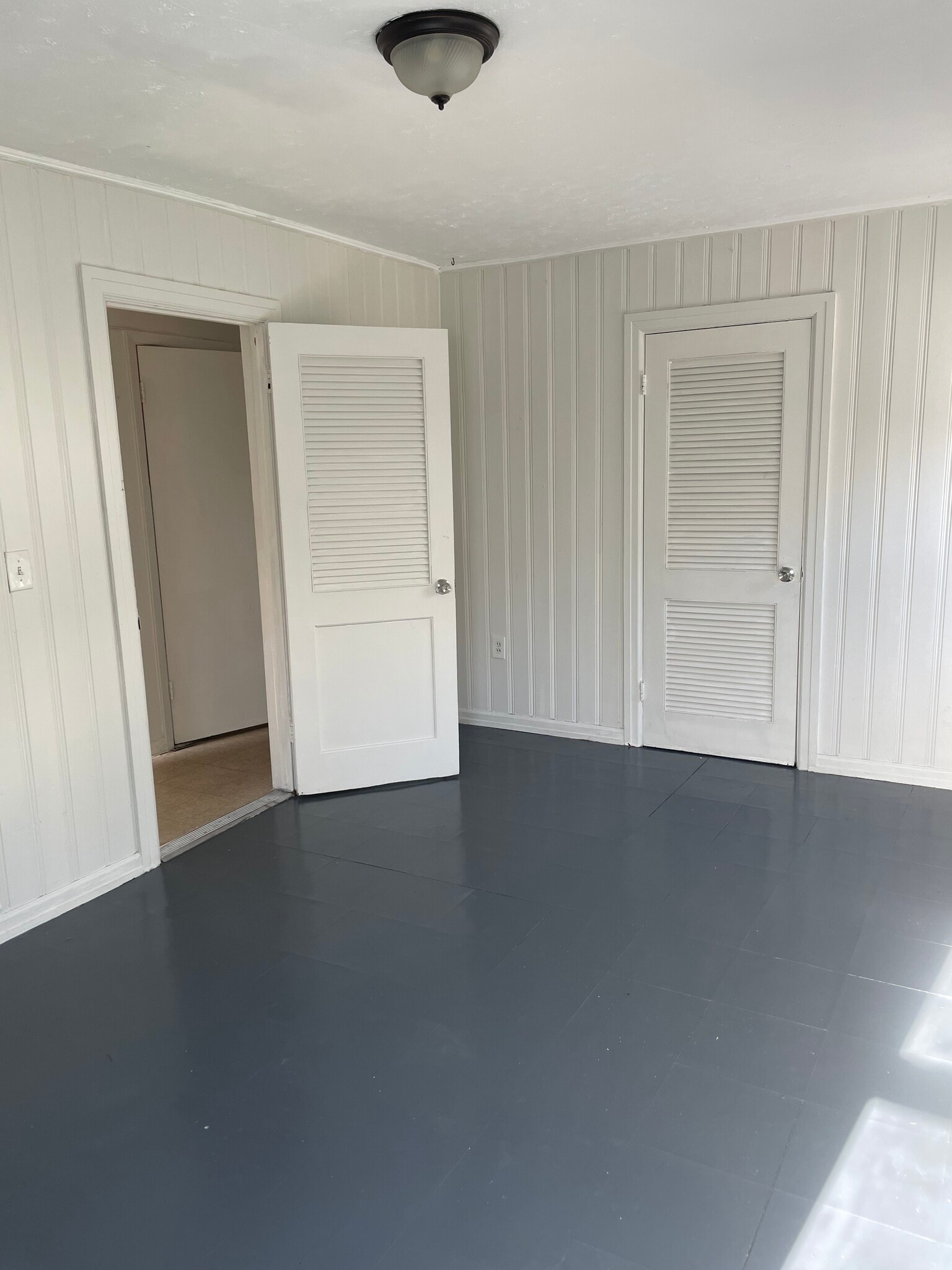 Building Photo - 112 Burhans Ave