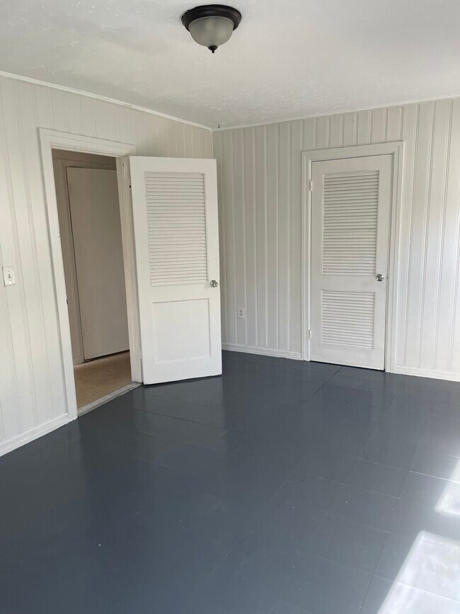 Building Photo - 112 Burhans Ave