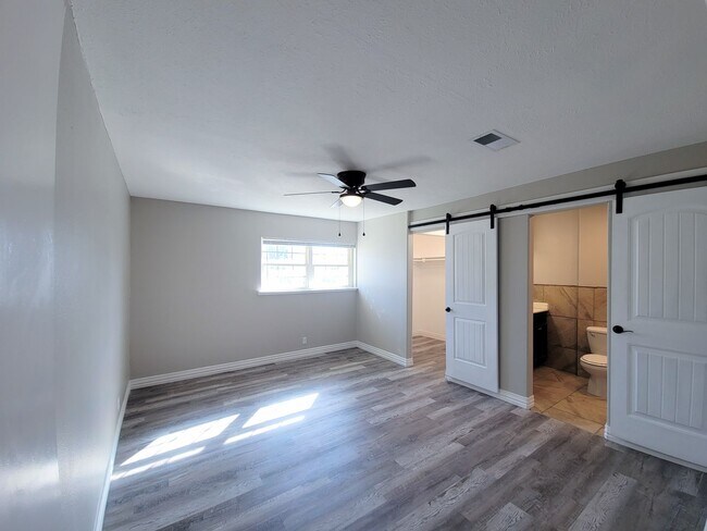 Building Photo - 309 Iowa St