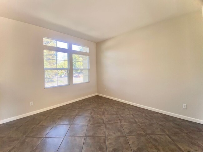 Building Photo - Lovely 3-bedroom Townhome for rent in Frem...
