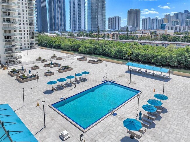 Building Photo - 230 174th St