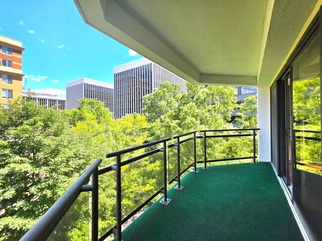 Building Photo - 1530 Key Blvd