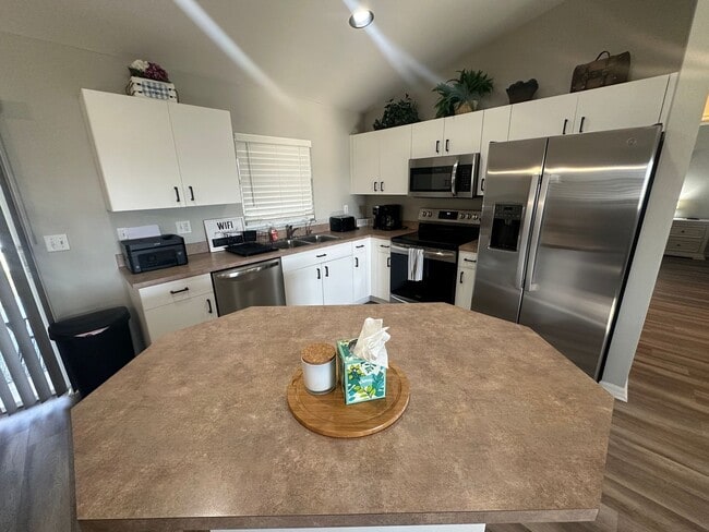 Building Photo - Short Term Rental- Seasonal - NE Cape Coral HOME