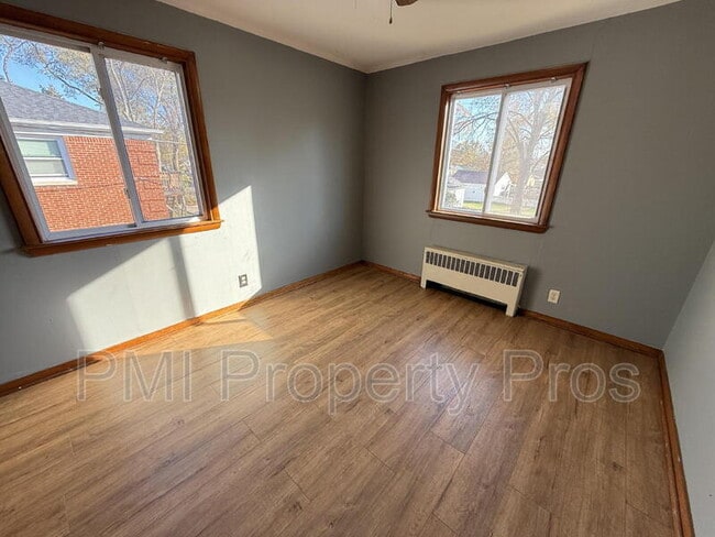 Building Photo - 1981 W Villard Ave