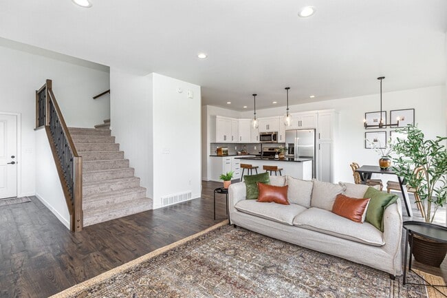 Building Photo - 3 Bed 2.5 Bath Single Family Home