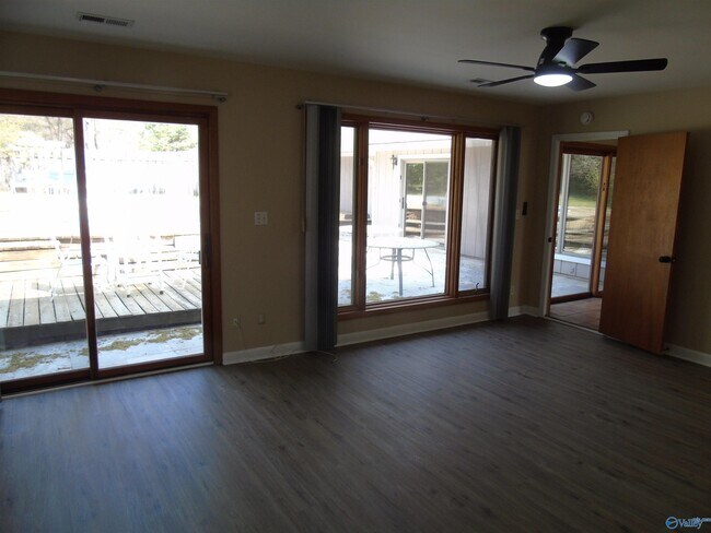 Building Photo - 2504 Maysville Cir NE