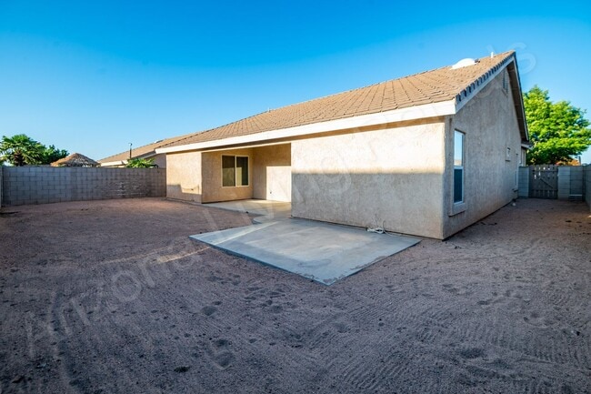 Building Photo - GORGEOUS 4 BEDROOM HOME