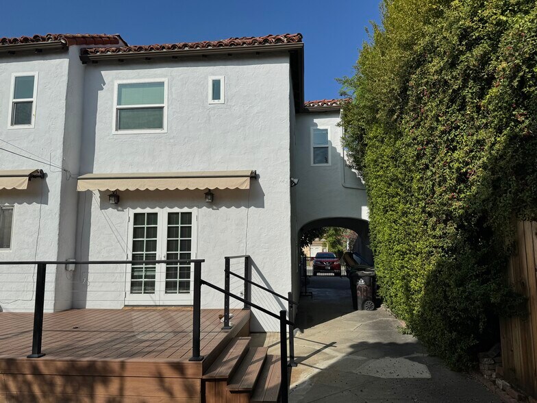 Building Photo - 6128 Maryland Dr