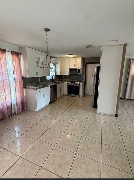 Kitchen - 120 N Edgemon Ave