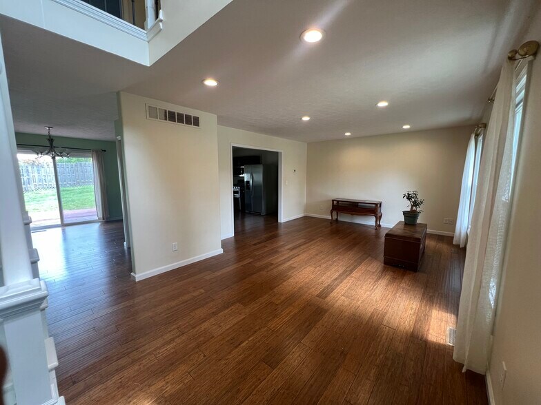 Building Photo - 1803 E Thornton Dr