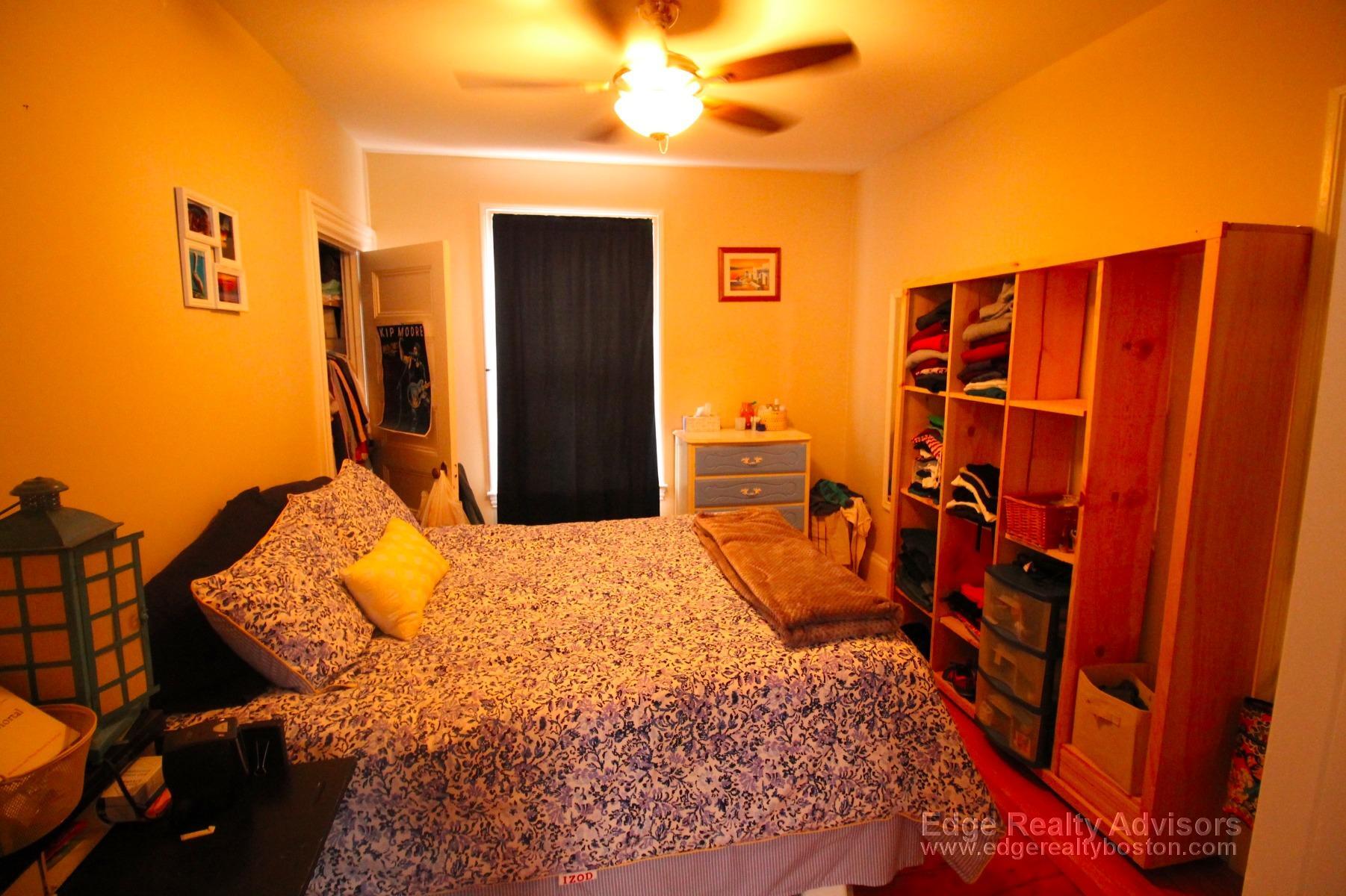 Building Photo - 33 Montcalm Ave