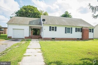 Building Photo - 206 S Saratoga St