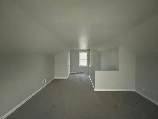 Building Photo - 3693 Somerset Ave