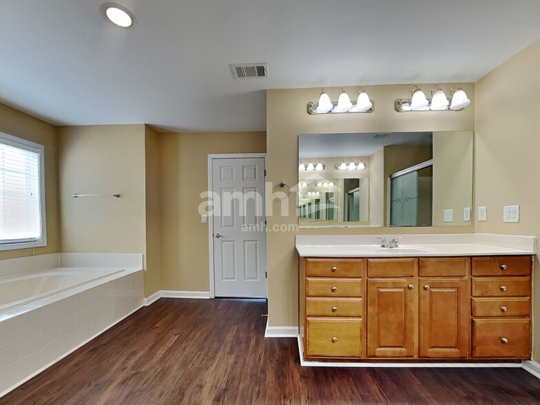 Building Photo - 2737 Autumn Bluff Way