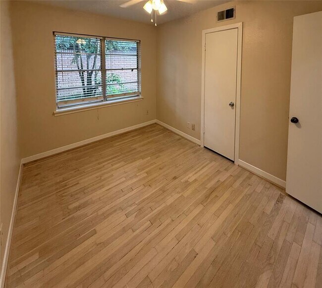 Building Photo - 4070 McDermed Dr