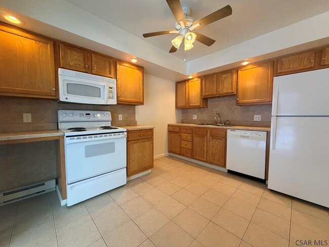 Building Photo - 1915 Young St