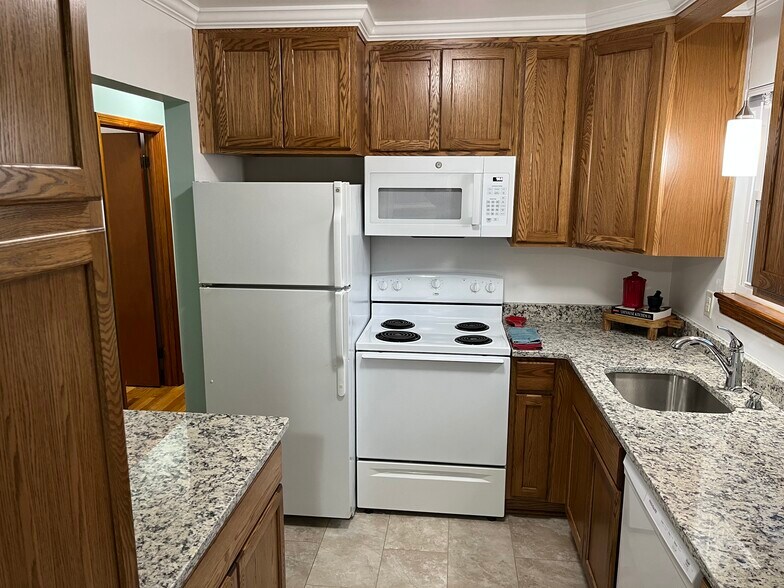 Renovated kitched with oak cabinets and granite countertops - 1413 Grace St