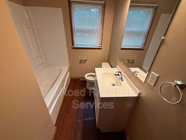 Building Photo - 272 Symmes Rd