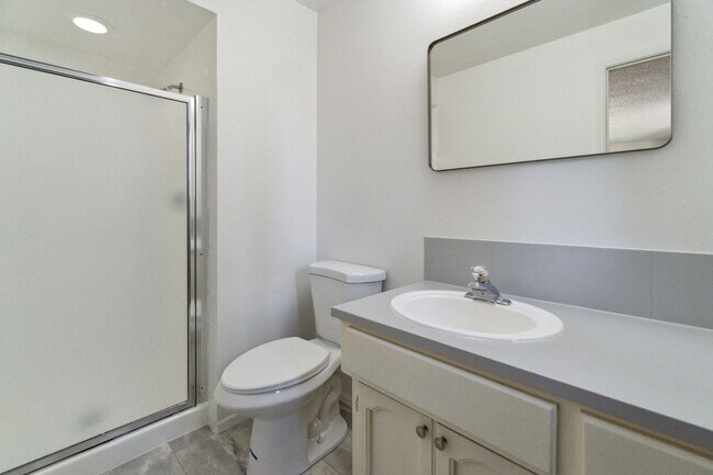 Building Photo - Beautiful Single Family Home Located In In...