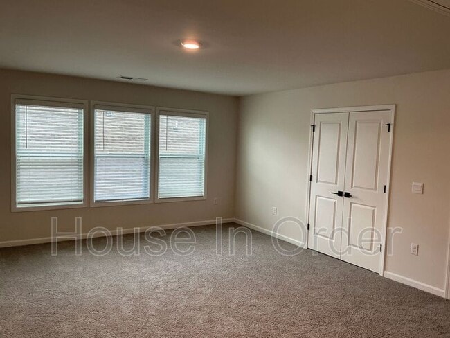 Building Photo - 41 Silverthorne Ct