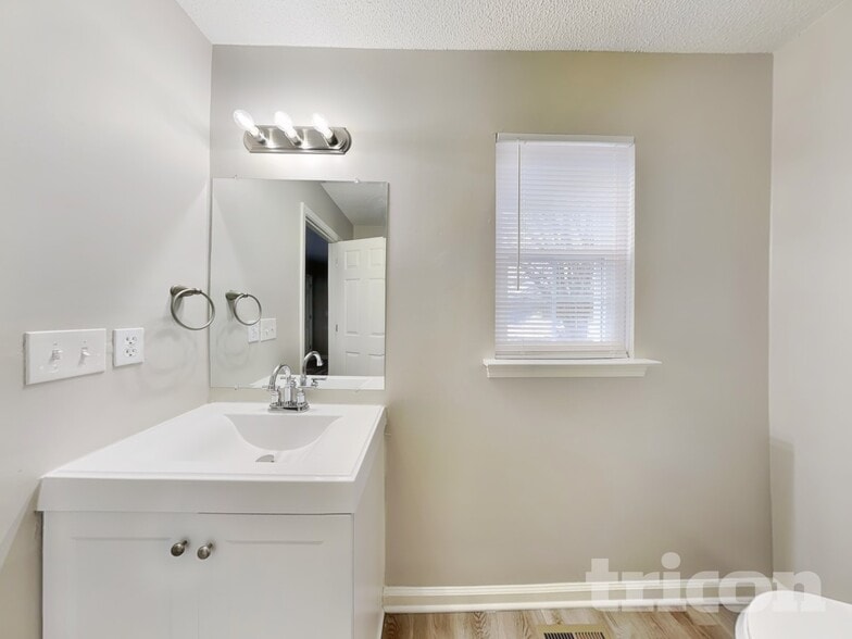 Building Photo - 4900 Valley Trail Ct