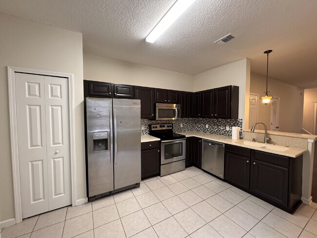 Building Photo - Spacious Townhome in North St. Augustine
