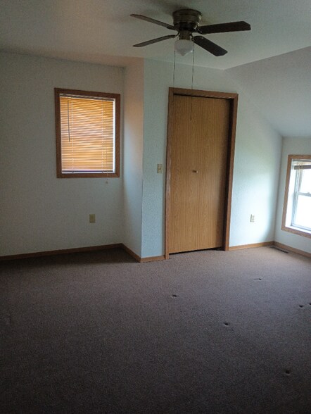 Building Photo - 516 S Center St