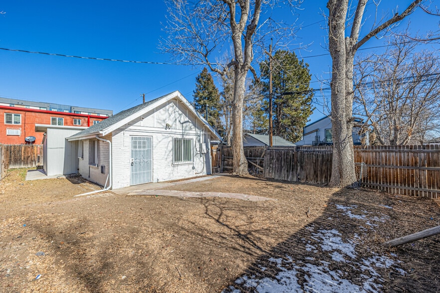 Building Photo - 1444 Valentia St