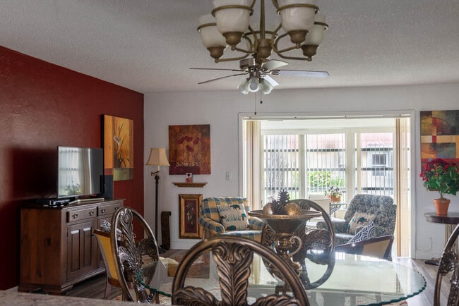 Building Photo - 228 Down E Ln