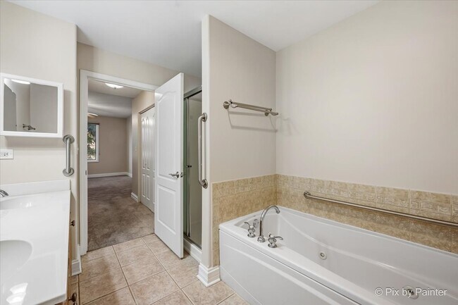 Building Photo - 543 N Hough St