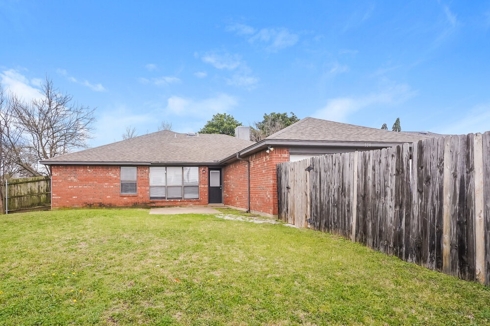 Building Photo - 936 Manor Dr