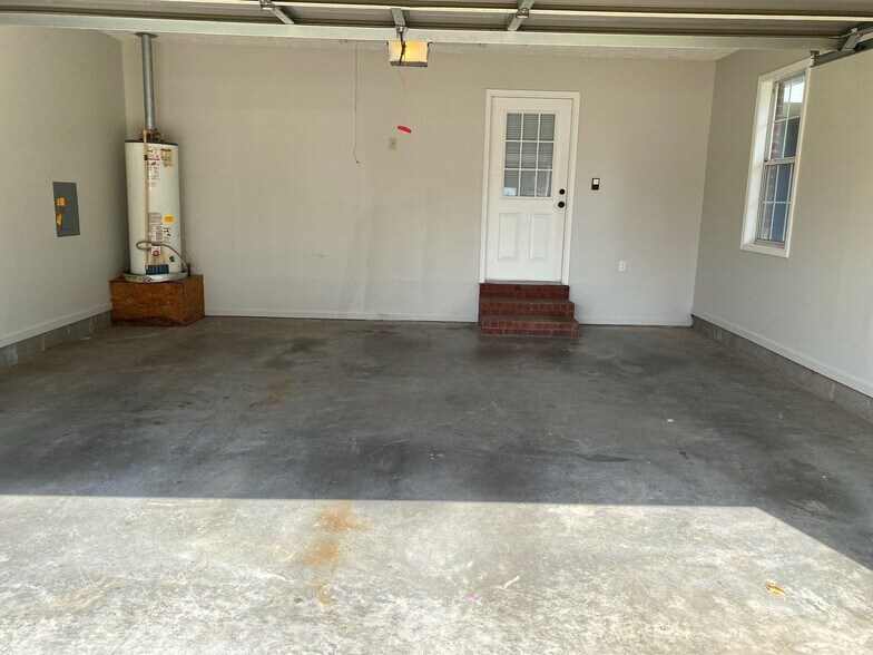 Building Photo - 53 McLean Cv