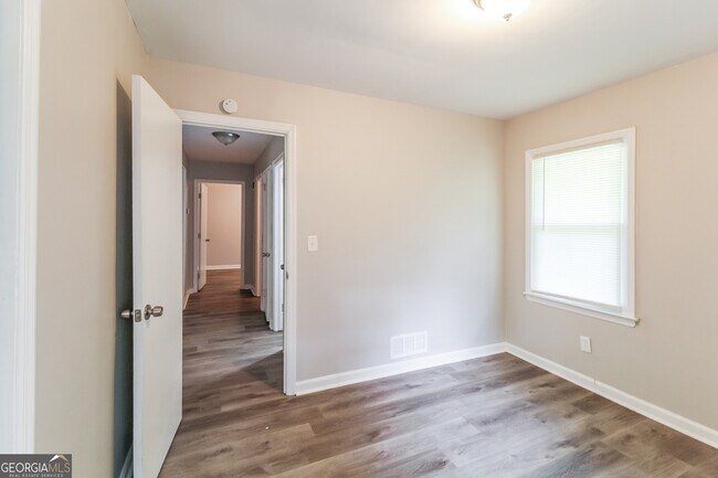 Building Photo - 3717 Loren Dr
