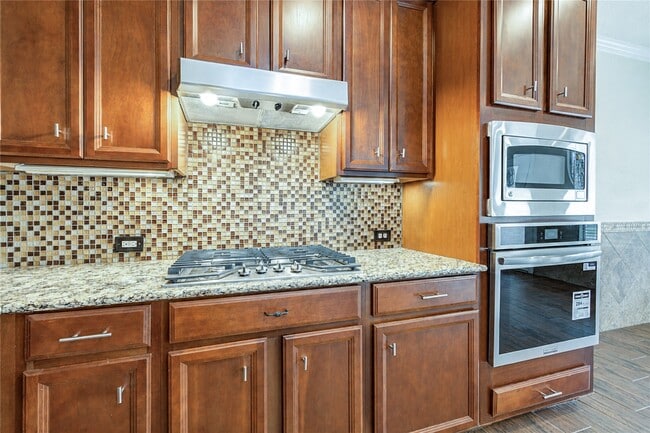 Building Photo - 17415 Elverson Oaks Dr