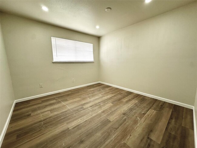 Building Photo - 11802 Murr Way
