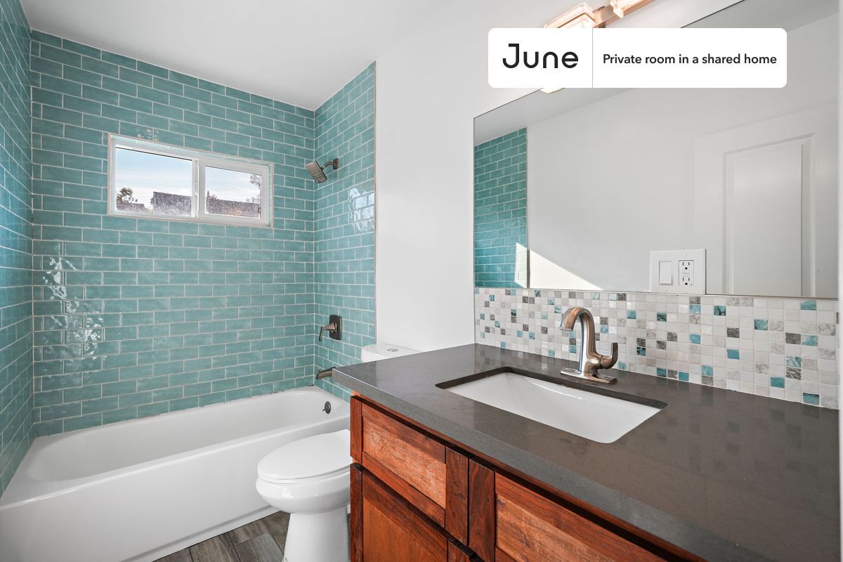 Building Photo - Room in Shared 4 bed/2 bath home