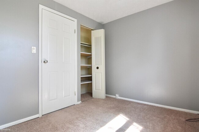 Building Photo - 3 br, 1.5 bath Townhome - 2953 Rushbury Drive