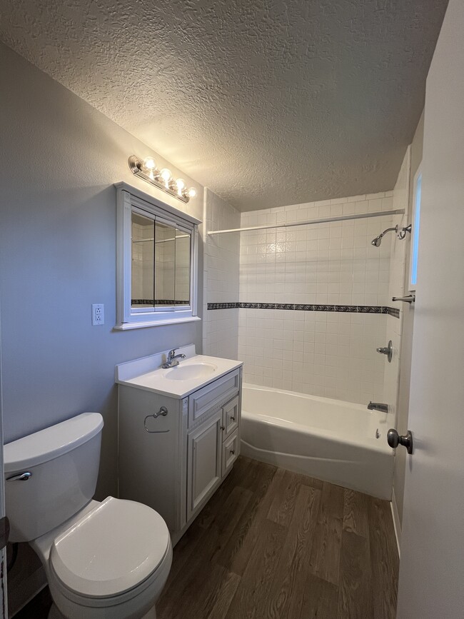 Building Photo - 7108 Tennessee Ln