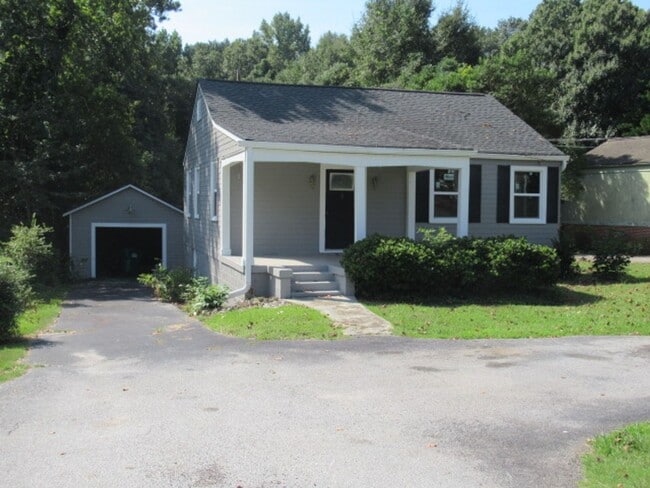 Building Photo - 831 Cedar St